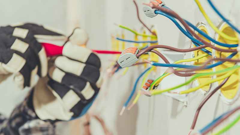 Raccordement de fils électriques avec des bornes à levier
