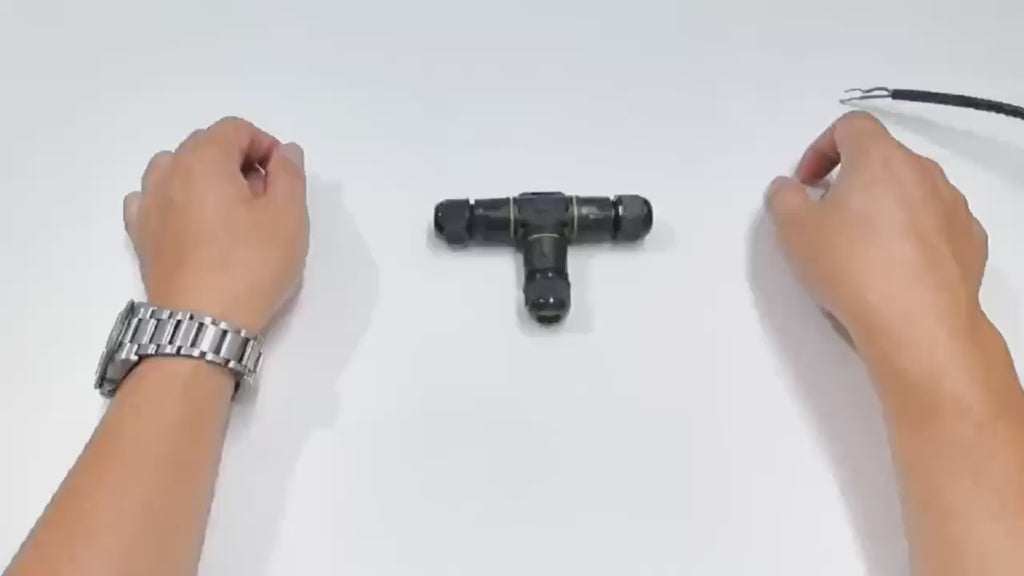 Video de montage du connecteur étanche IP68 en T, leviers intégrés - 3 circuits 16A - modèle P20-T